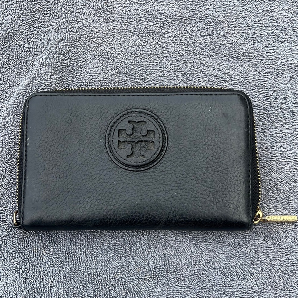 Black leather Tory Burch wallet